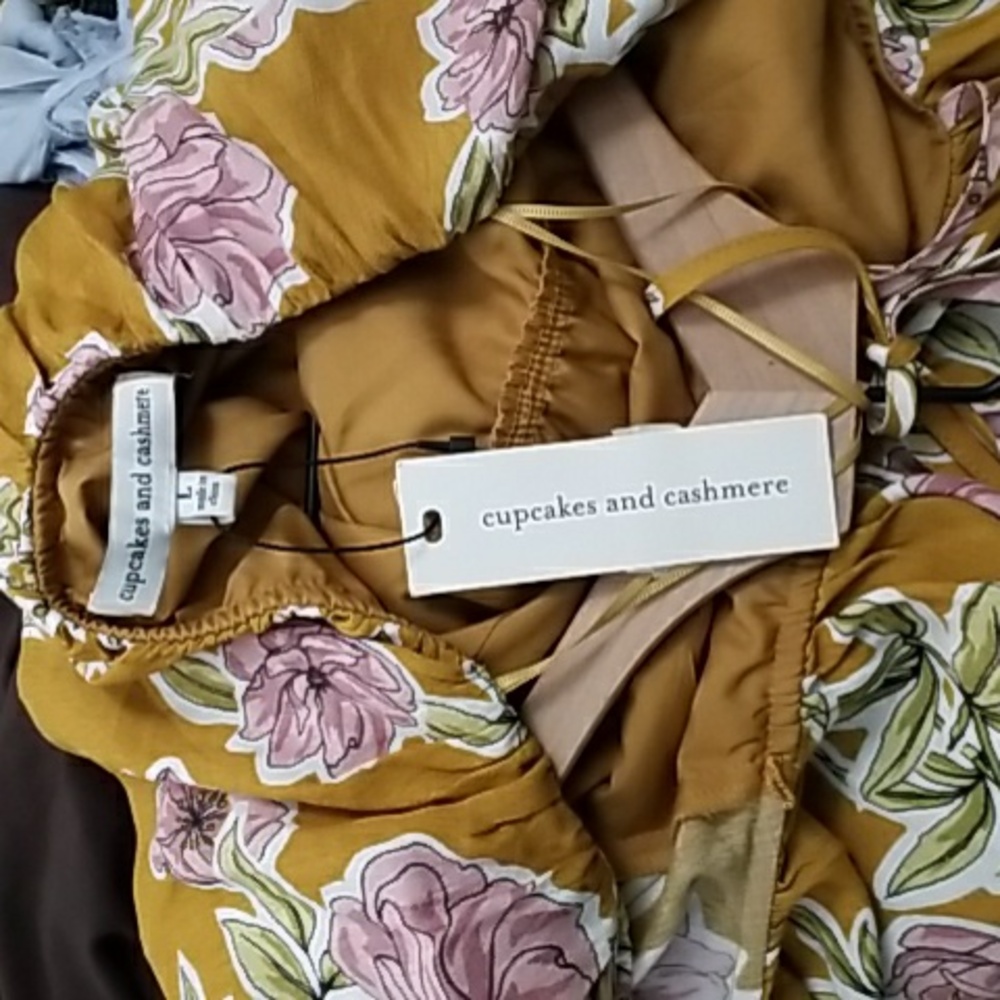 Revolve Mini Dress Size Large Yellow Cold Shoulder Cupcakes & Cashmere NWT - Picture 4 of 12